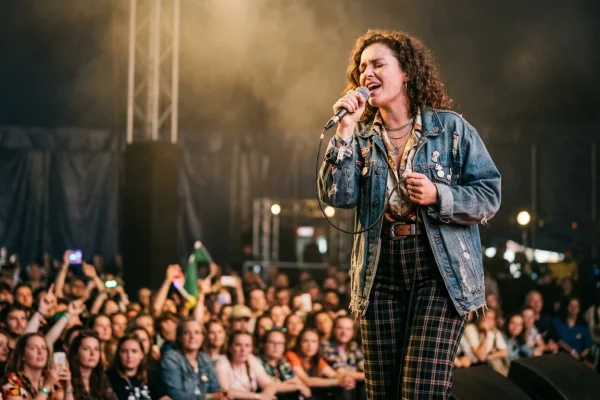 Unia Oordeelt: 'Witte Mannen Naar Achteren'-Oproep Sophie Straat Is Geen Discriminatie